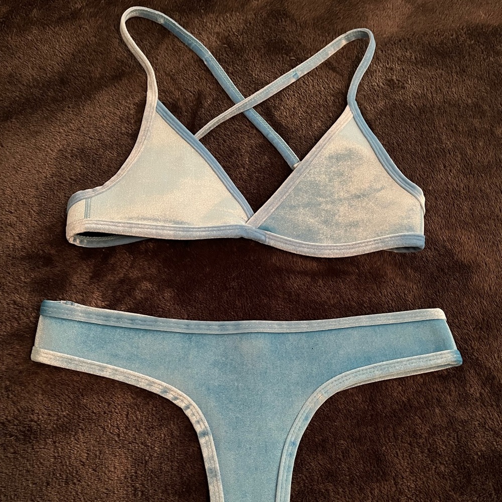 Hoaka Swimwear Cielo Blue Velvet Set